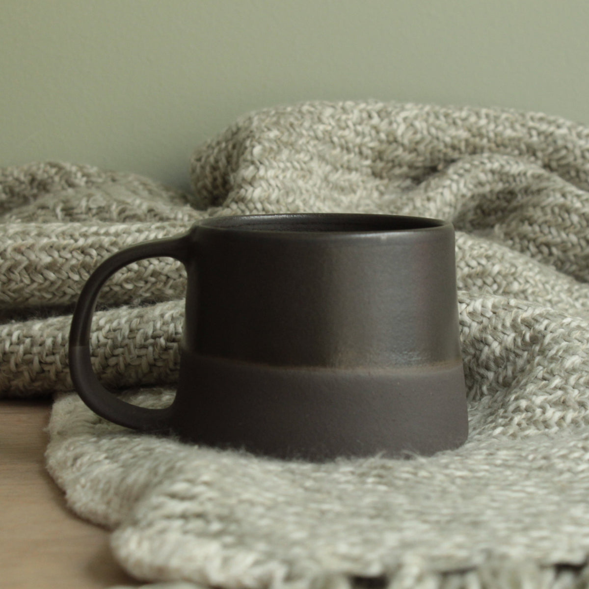 300/400ml Black on black mug