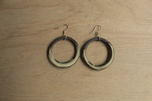 Black and beige hoop dangling earrings