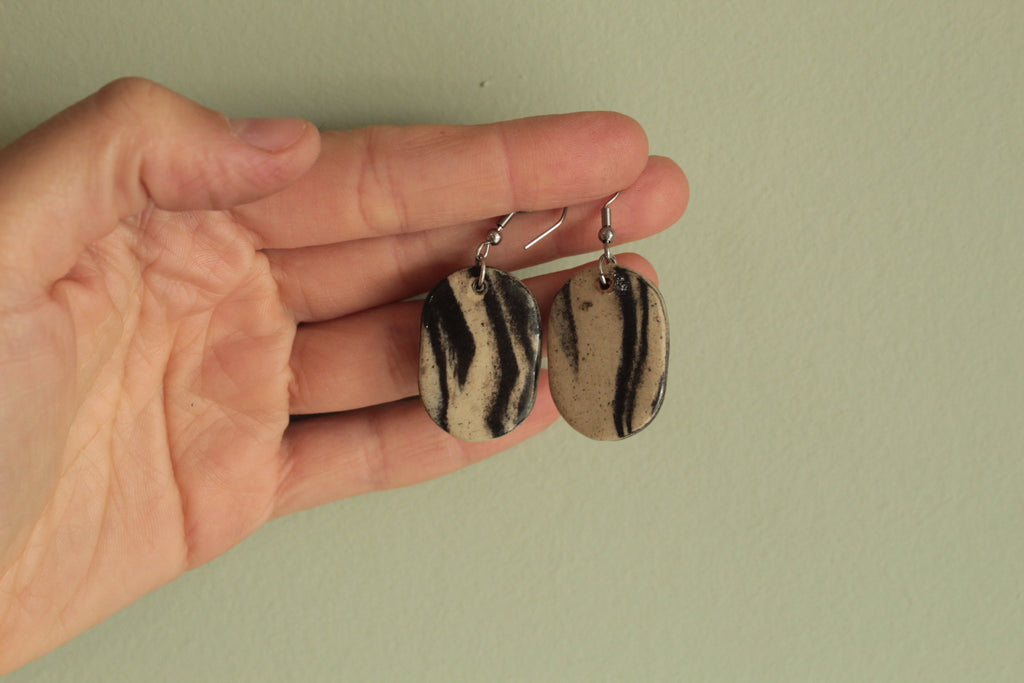 Marble oval dangling earrings