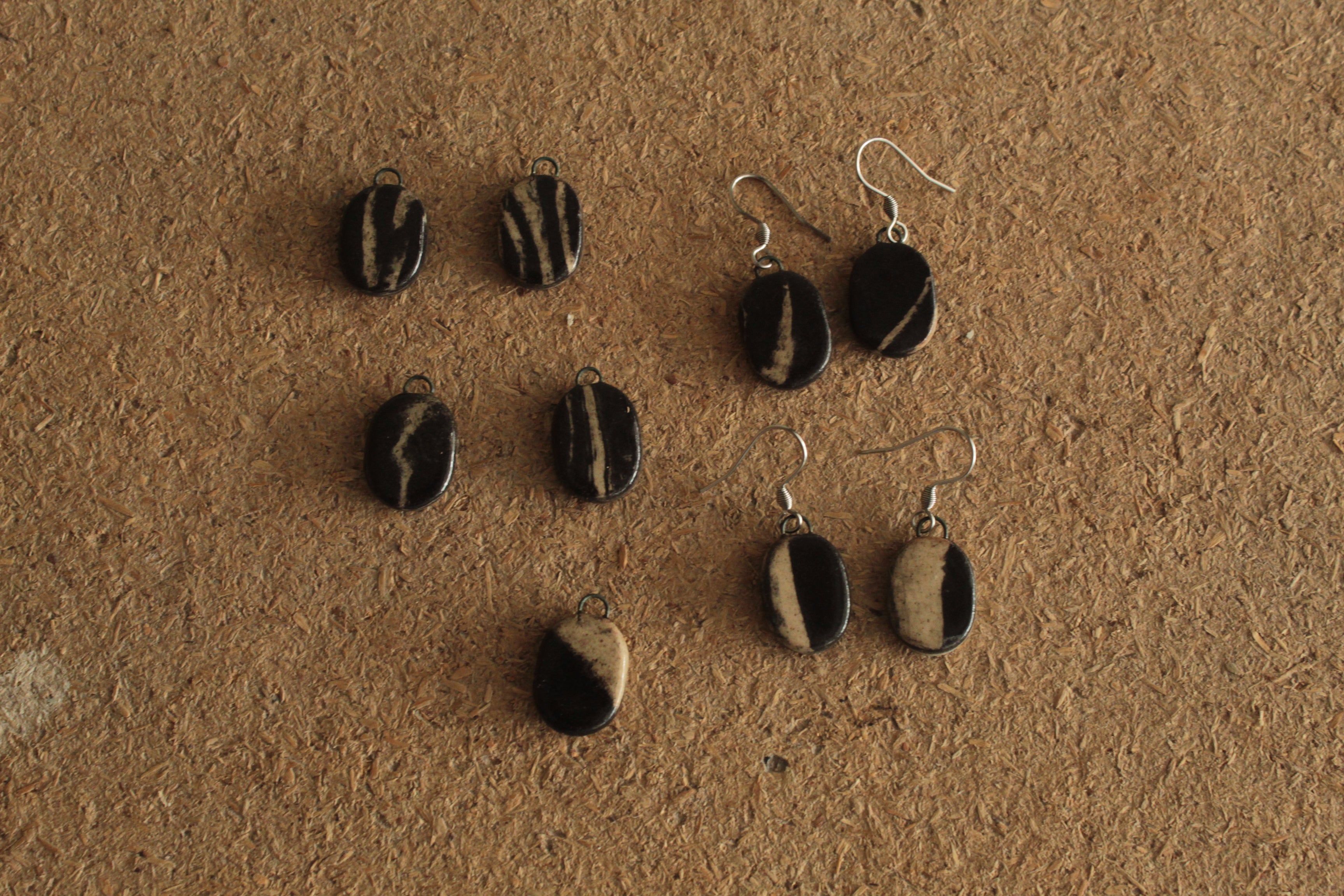 Small marble oval dangling earrings