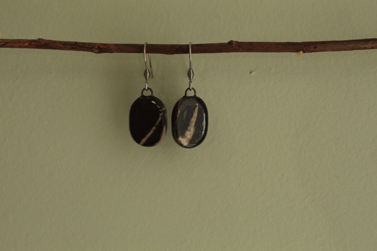 Small marble oval dangling earrings