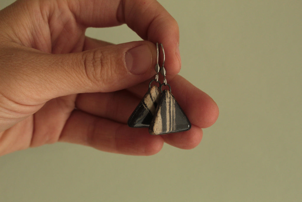 Small marble triange dangling earrings