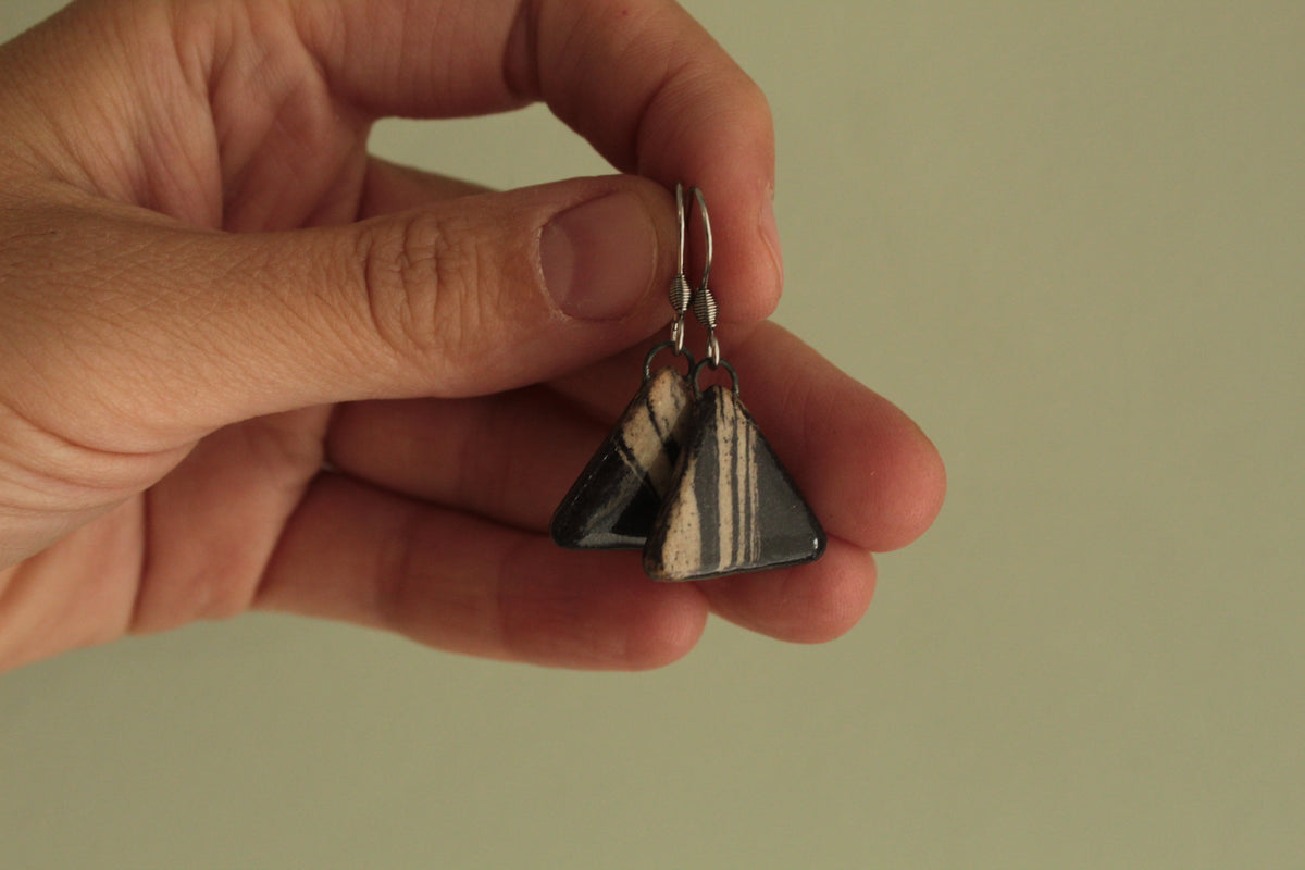 Small marble triange dangling earrings