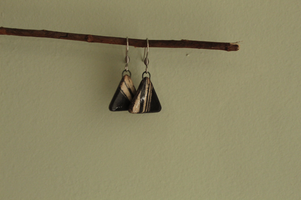 Small marble triange dangling earrings