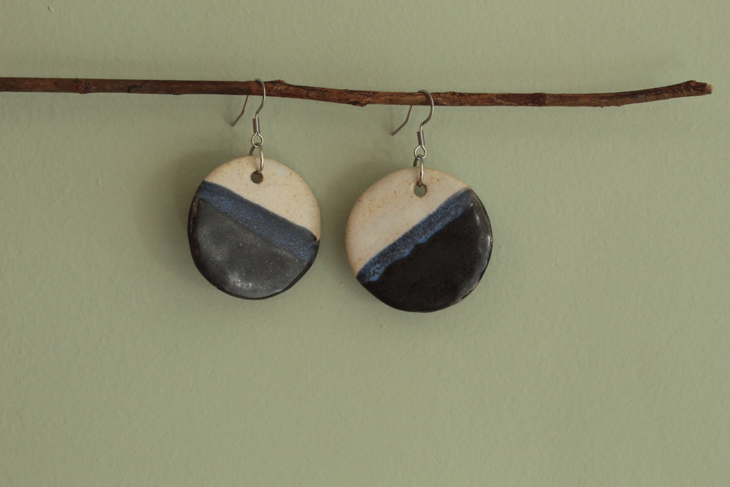 Three-colored circle dangling earrings