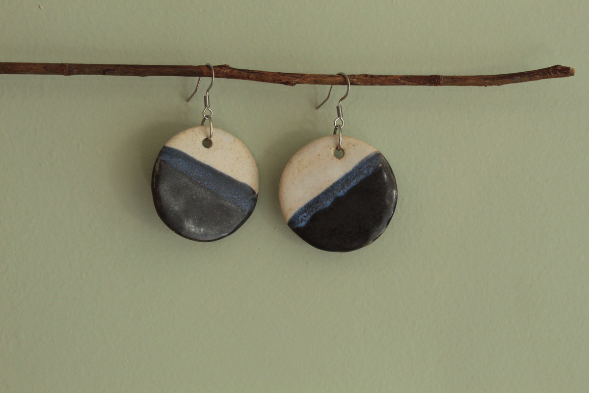 Three-colored circle dangling earrings