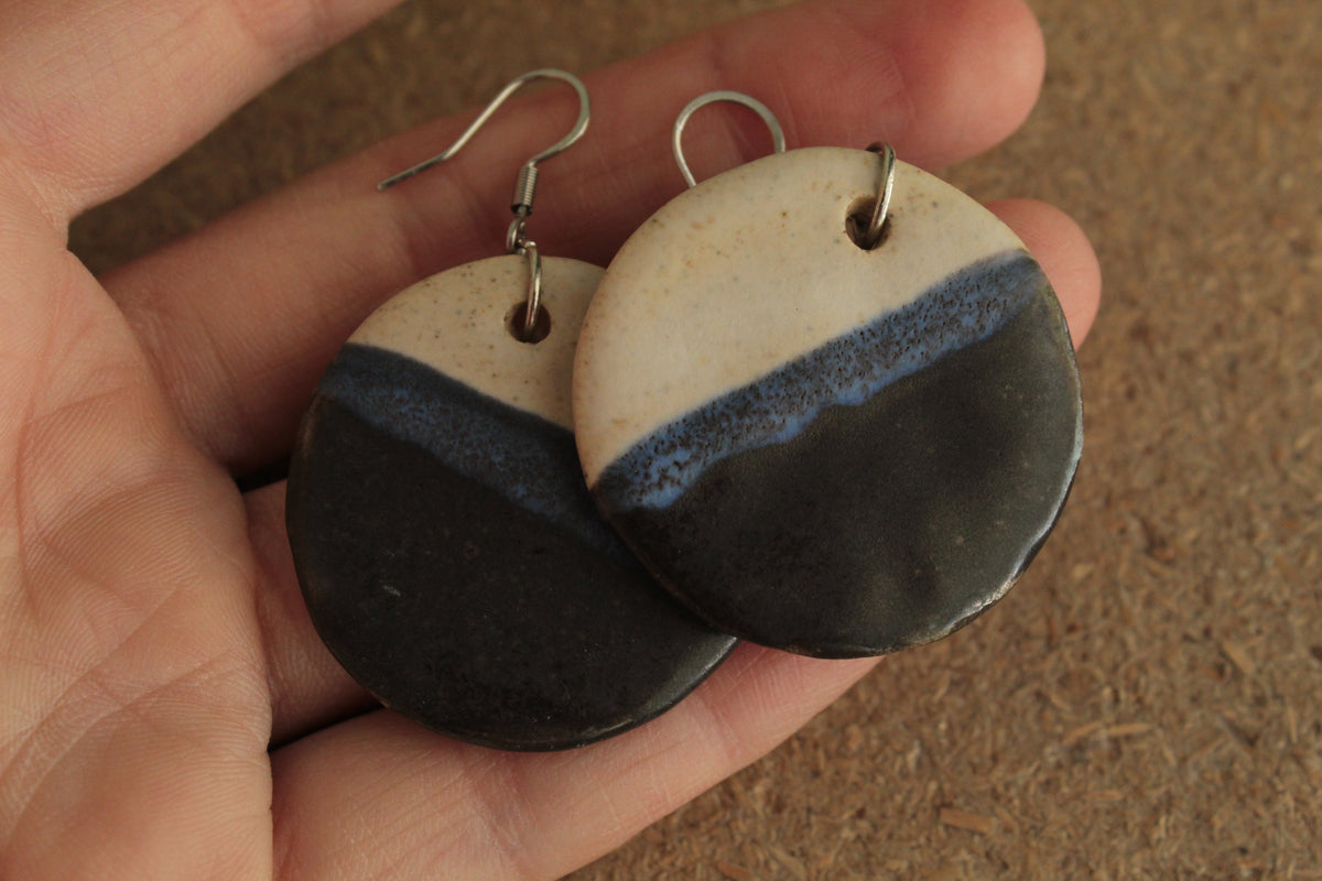 Three-colored circle dangling earrings