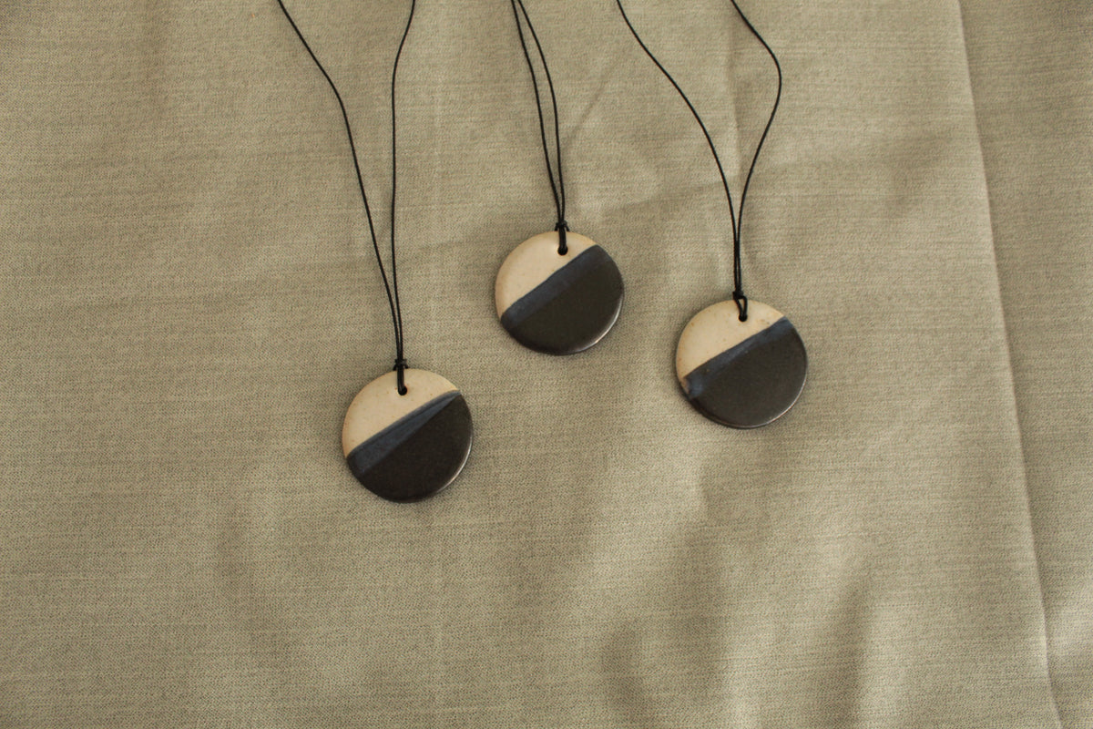 Three colored circle necklace