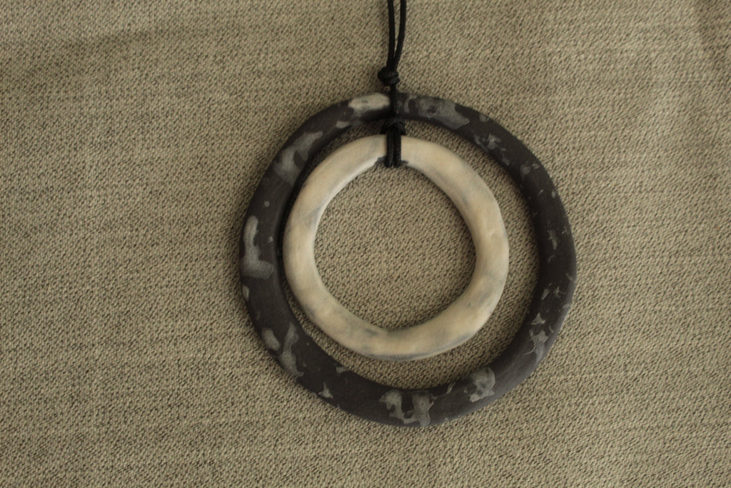 Black and white hoops porcelain necklace with white design