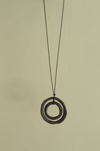 Black hoops porcelain necklace with texture
