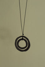 Black hoops porcelain necklace with texture