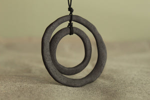 Black hoops porcelain necklace