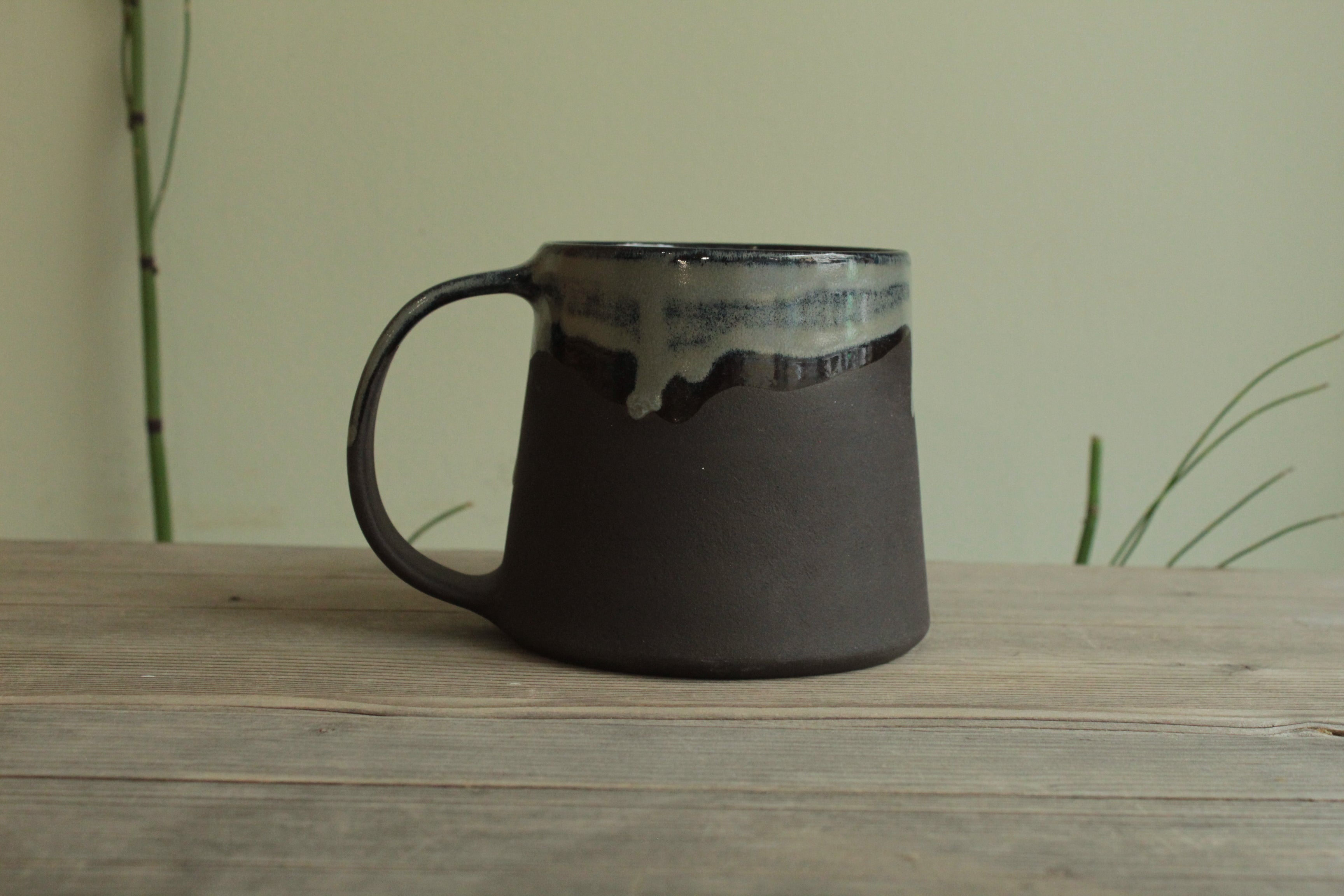 Dark ciel mug with dribbles