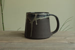 Load image into Gallery viewer, Dark ciel mug with dribbles
