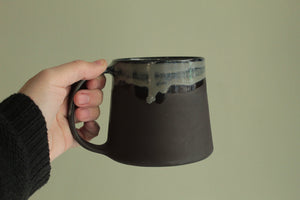 Dark ciel mug with dribbles