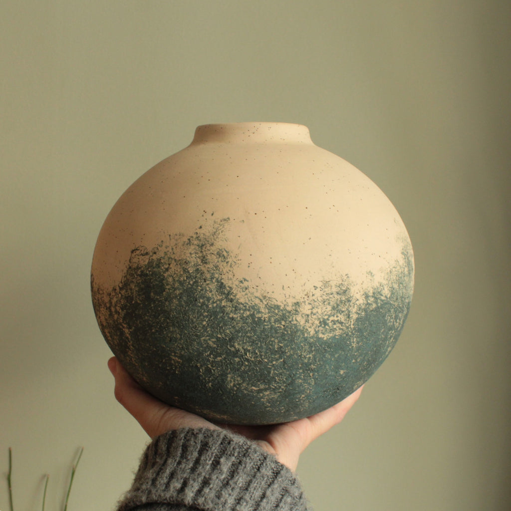 Blue design round vase