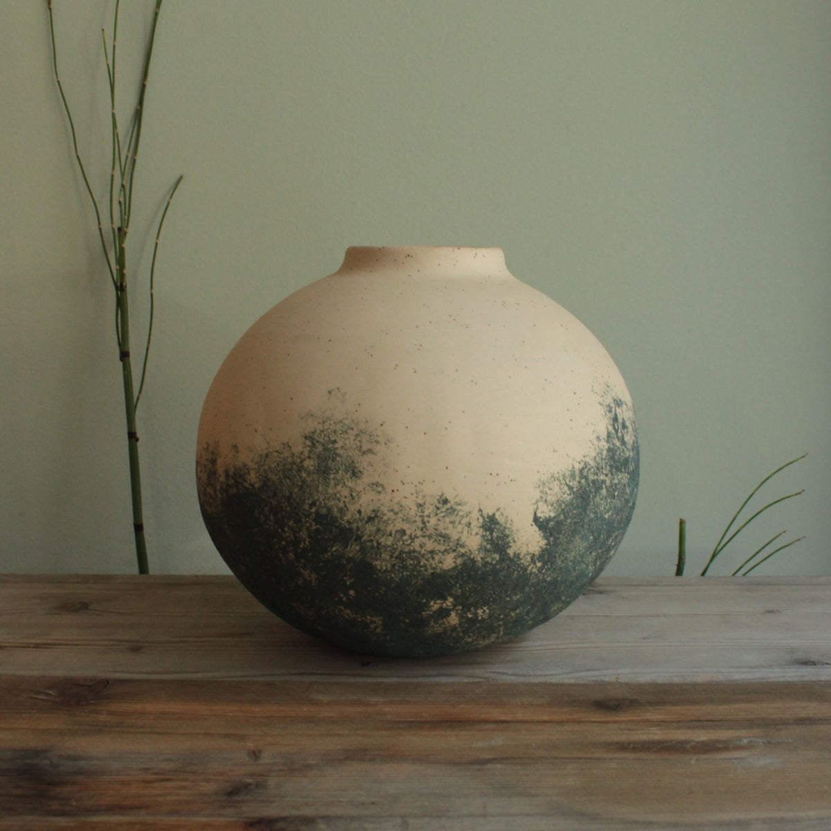 Blue design round vase