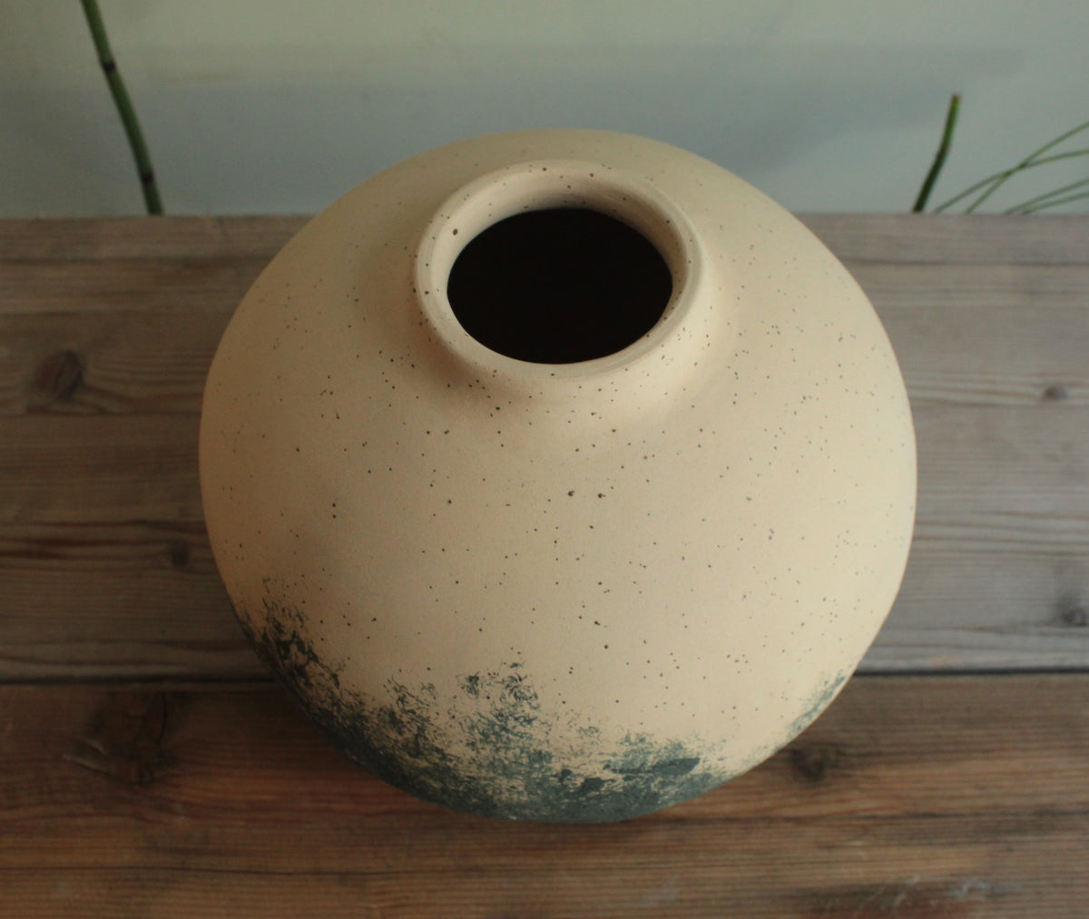Blue design round vase