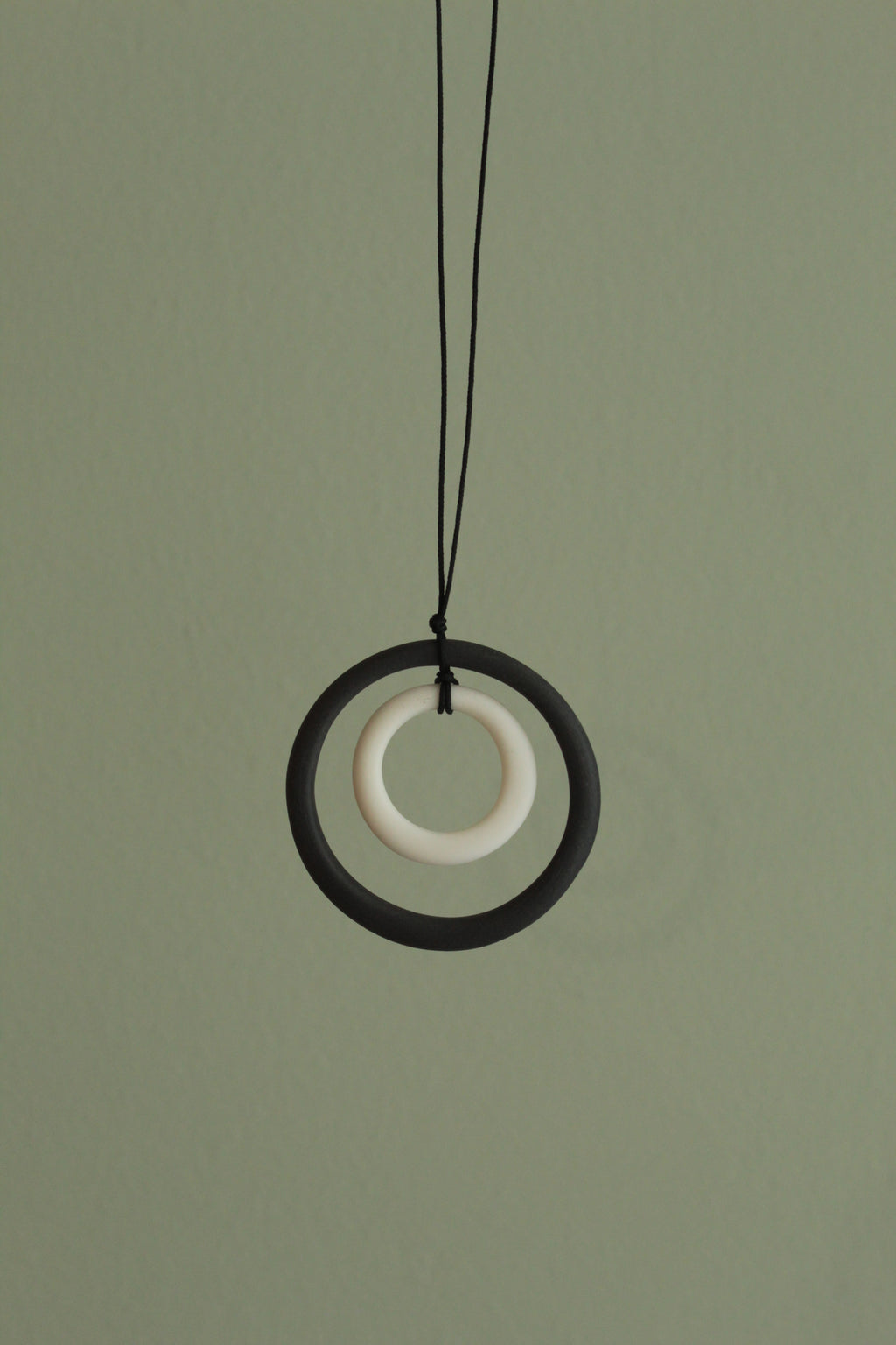 Black and white hoops porcelain necklace