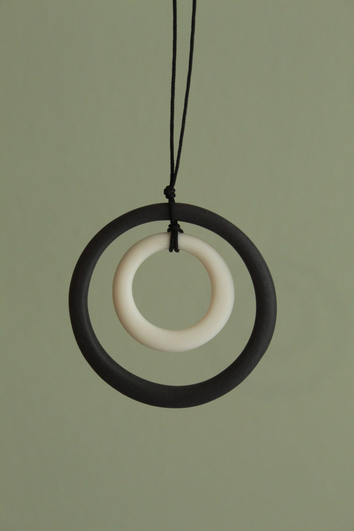 Black and white hoops porcelain necklace