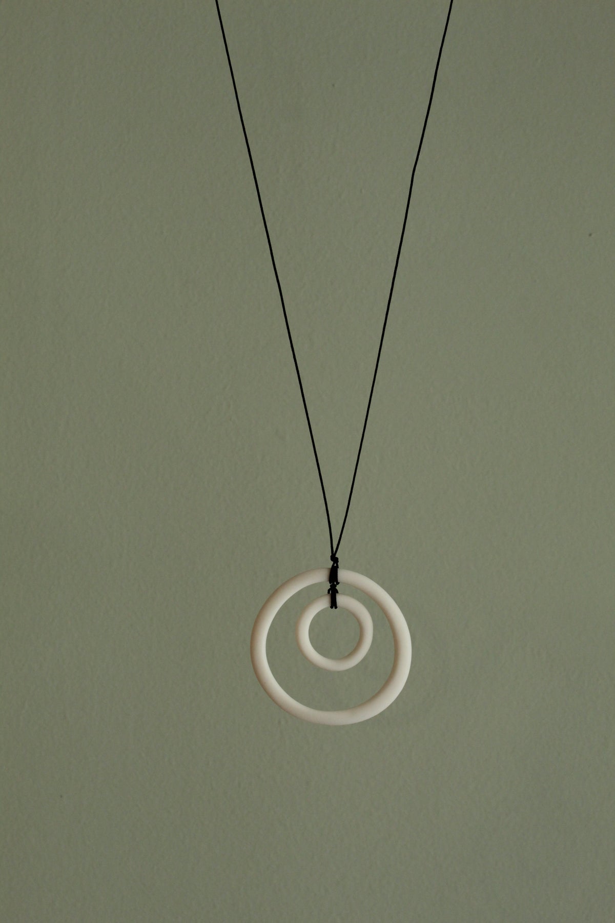 White hoops porcelain necklace