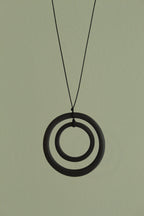 Black hoops porcelain necklace
