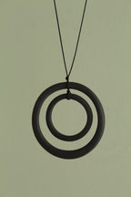 Black hoops porcelain necklace