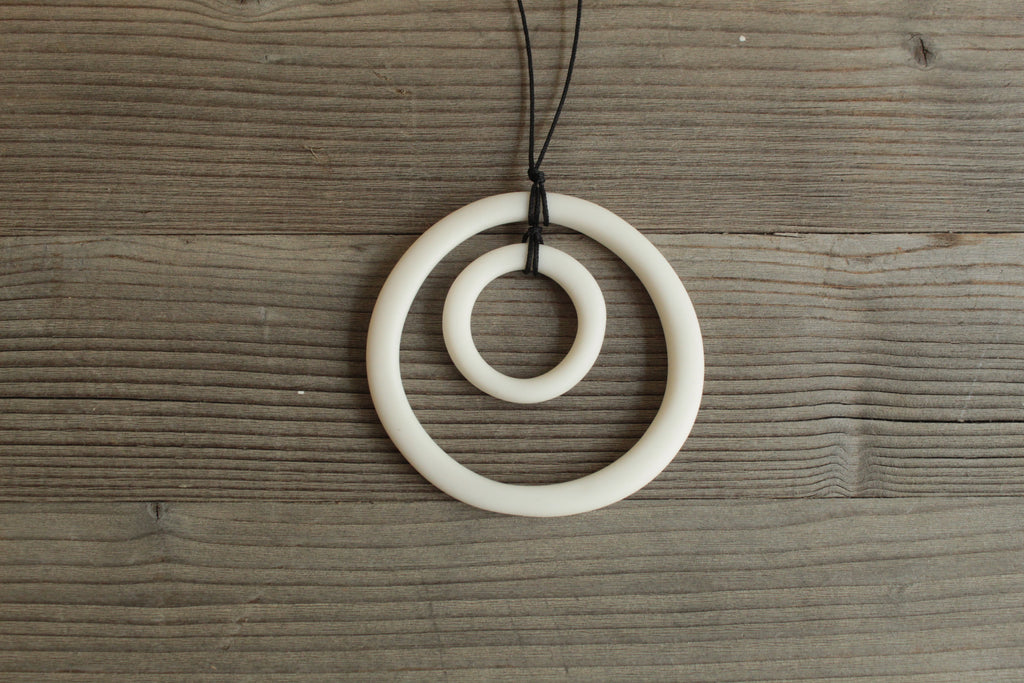 White hoops porcelain necklace
