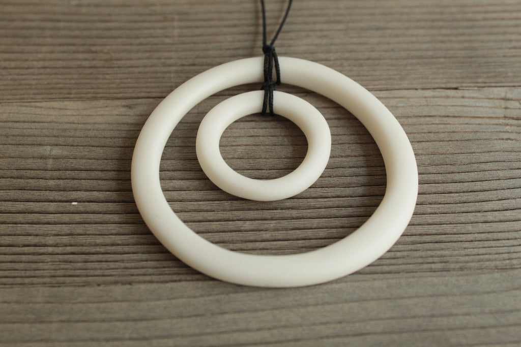 White hoops porcelain necklace