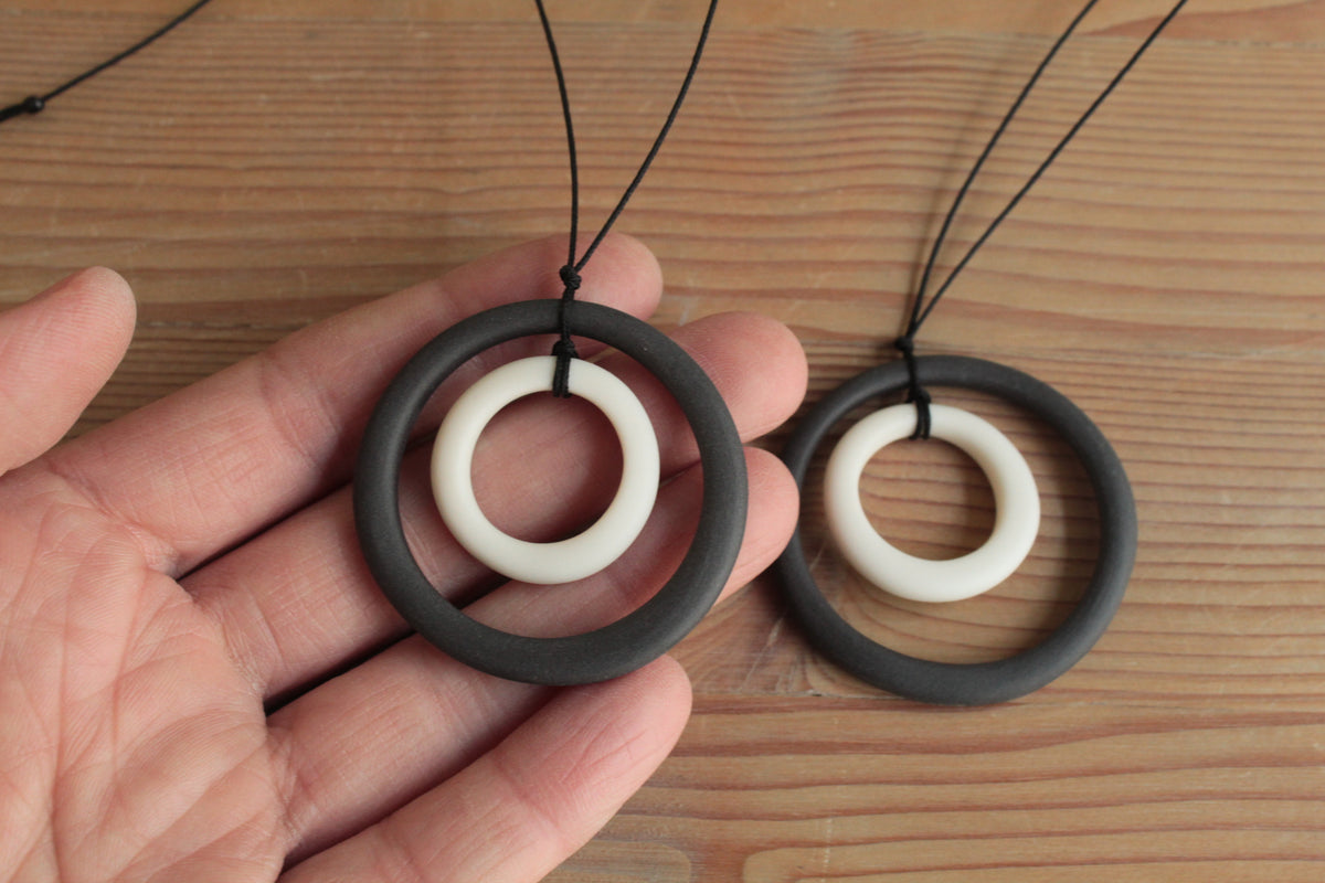 Black and white hoops porcelain necklace