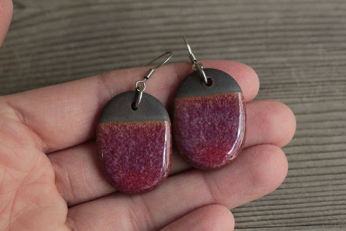 Black and red oval dangling earrings