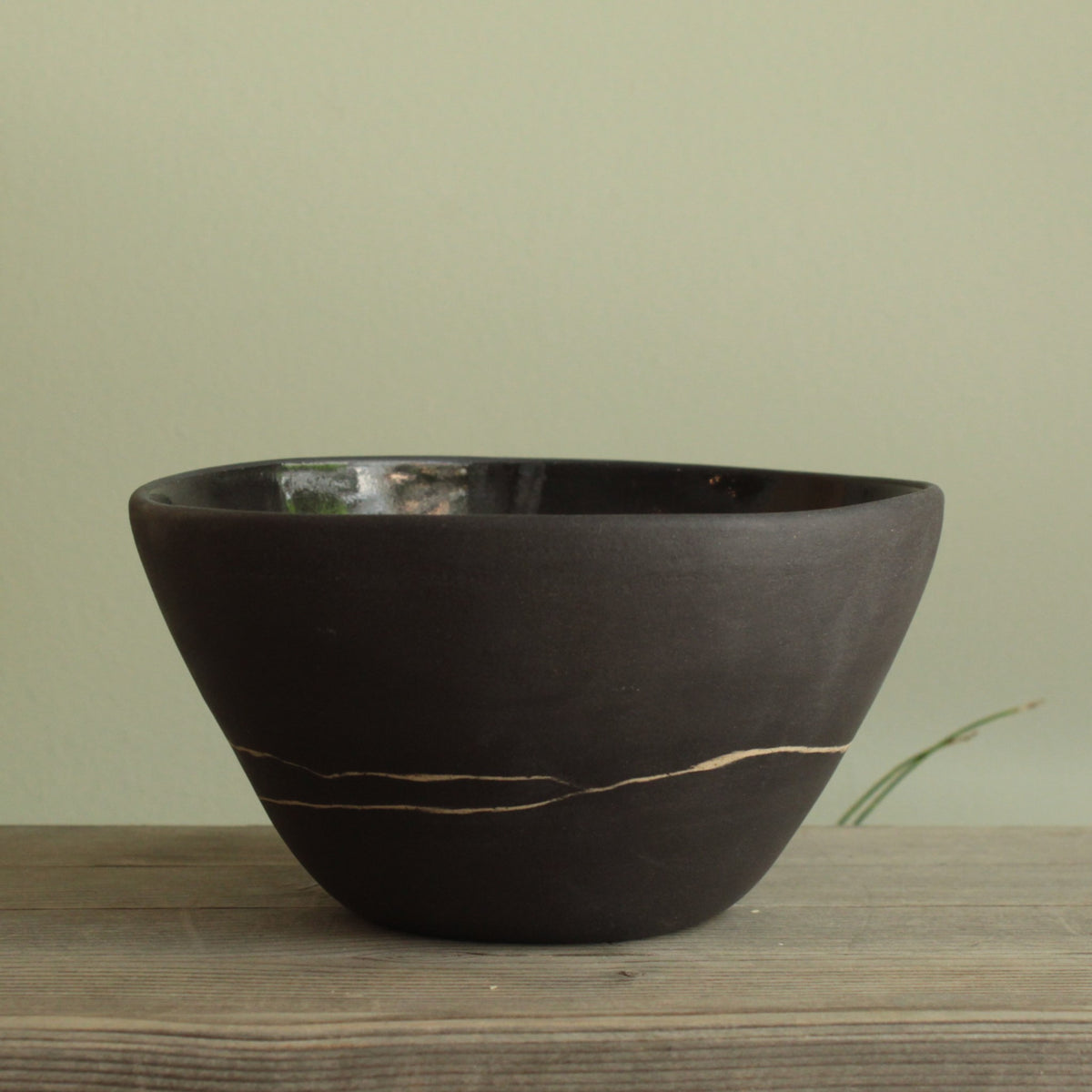 White line bowl