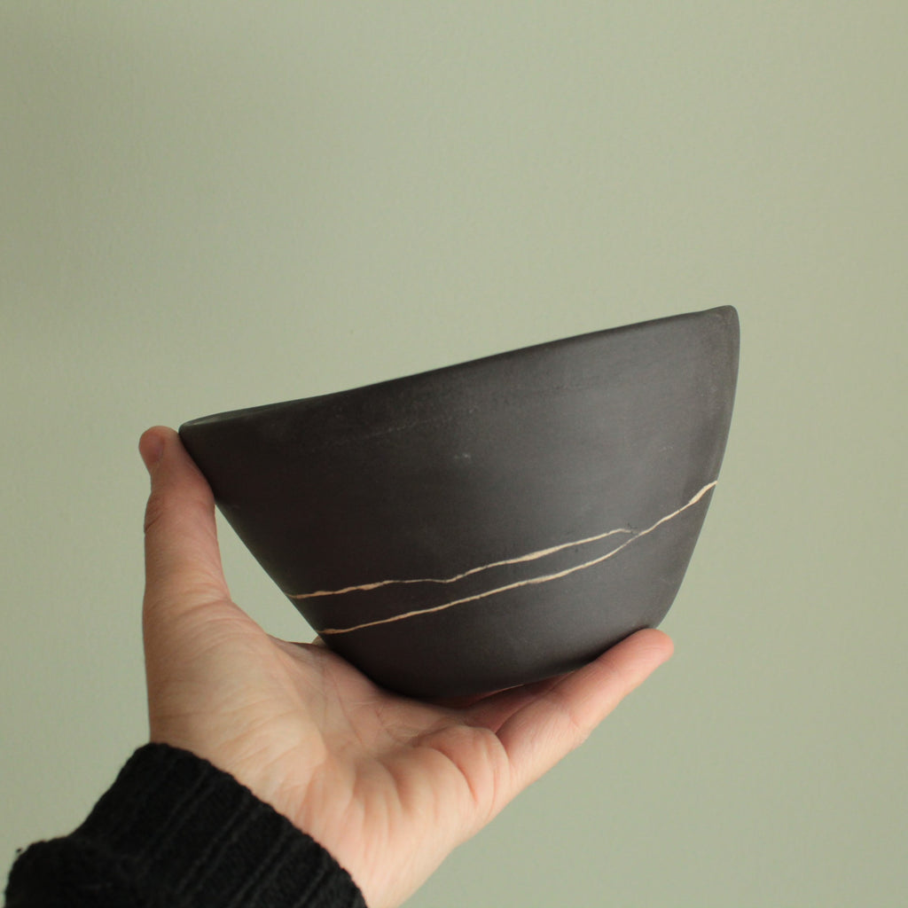 White line bowl