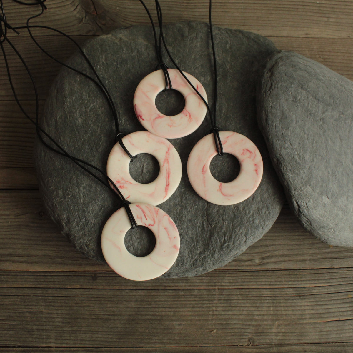 Marble porcelain necklace with leather cord - red