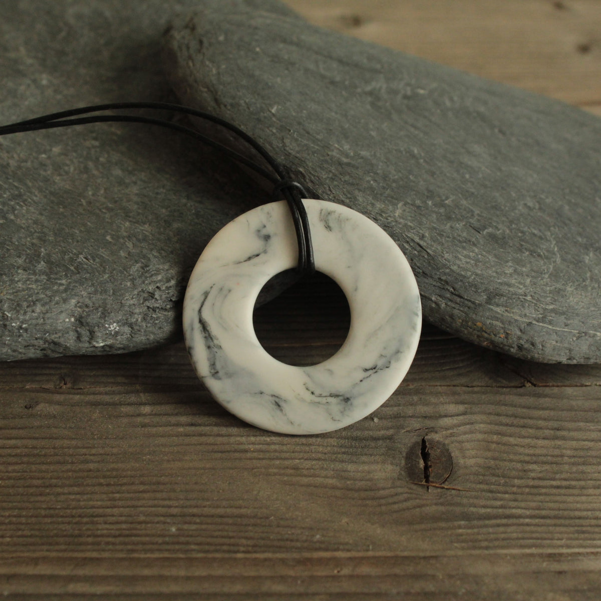 Marble porcelain necklace with leather cord - black