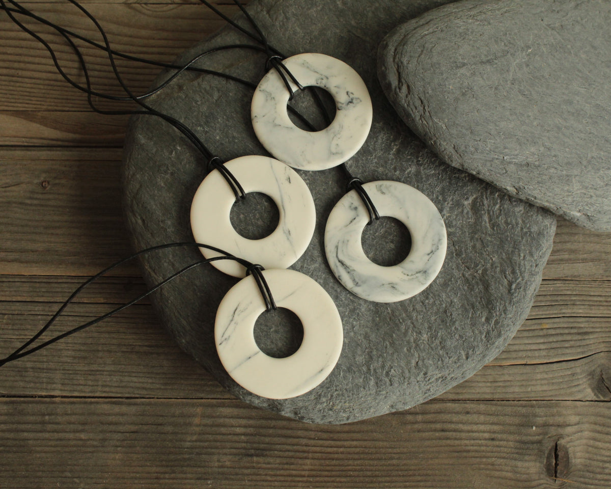 Marble porcelain necklace with leather cord - black