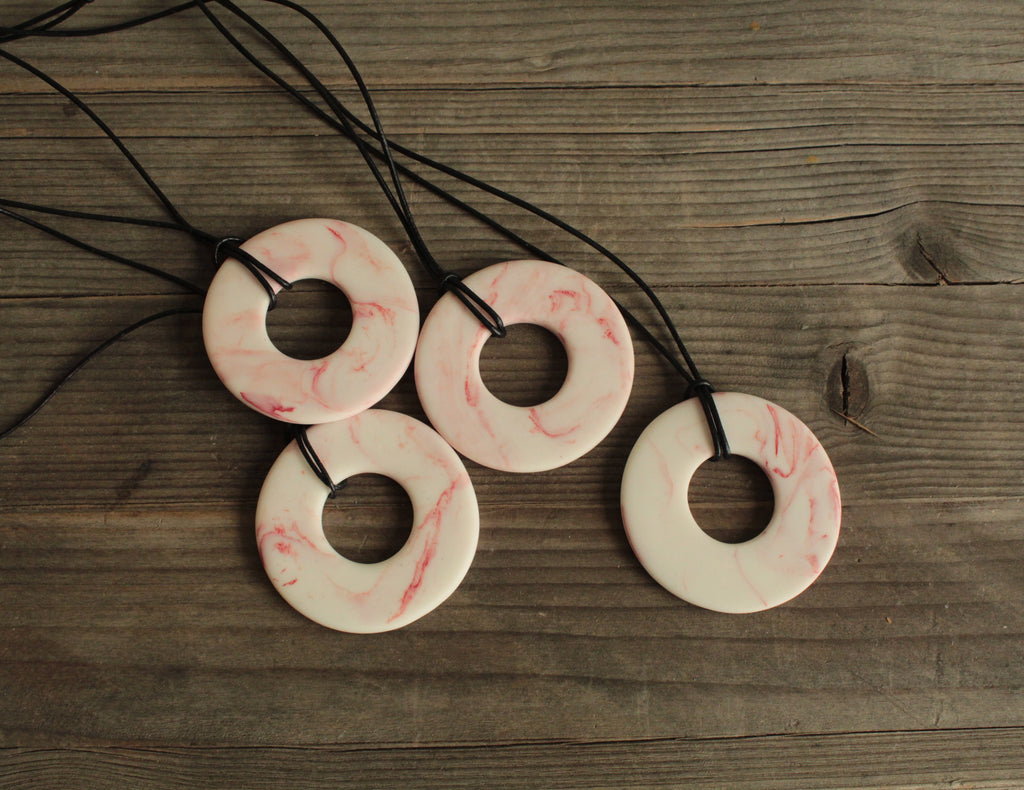 Marble porcelain necklace with leather cord - red