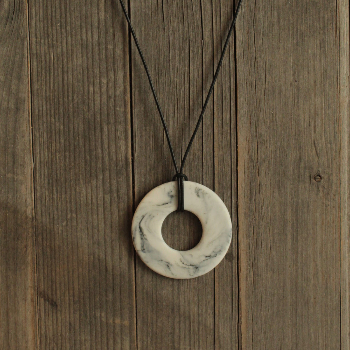 Marble porcelain necklace with leather cord - black