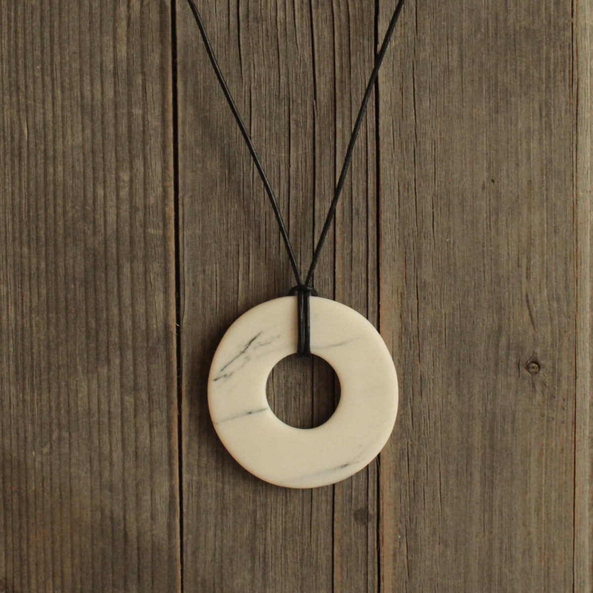 Marble porcelain necklace with leather cord - black