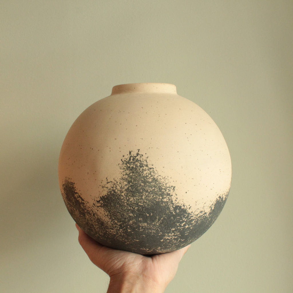 Blue design round vase