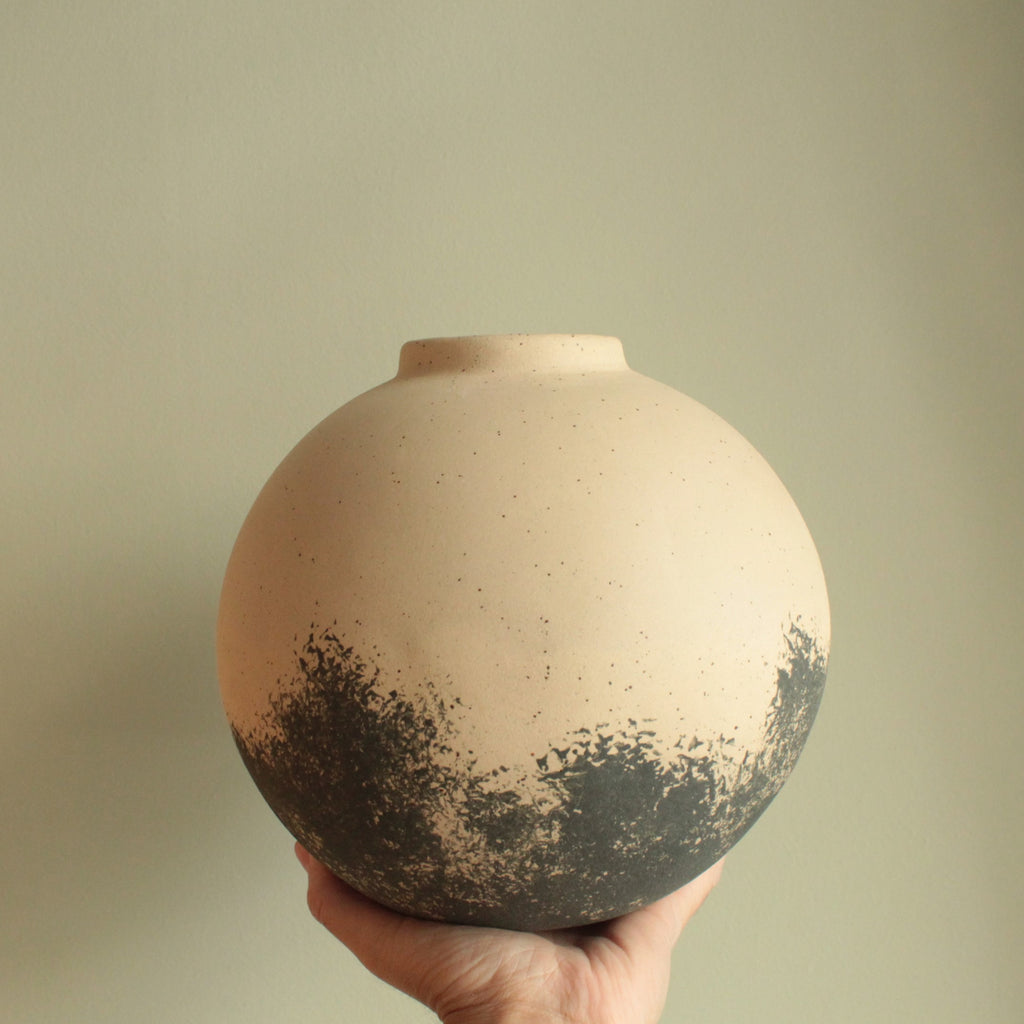 Blue design round vase