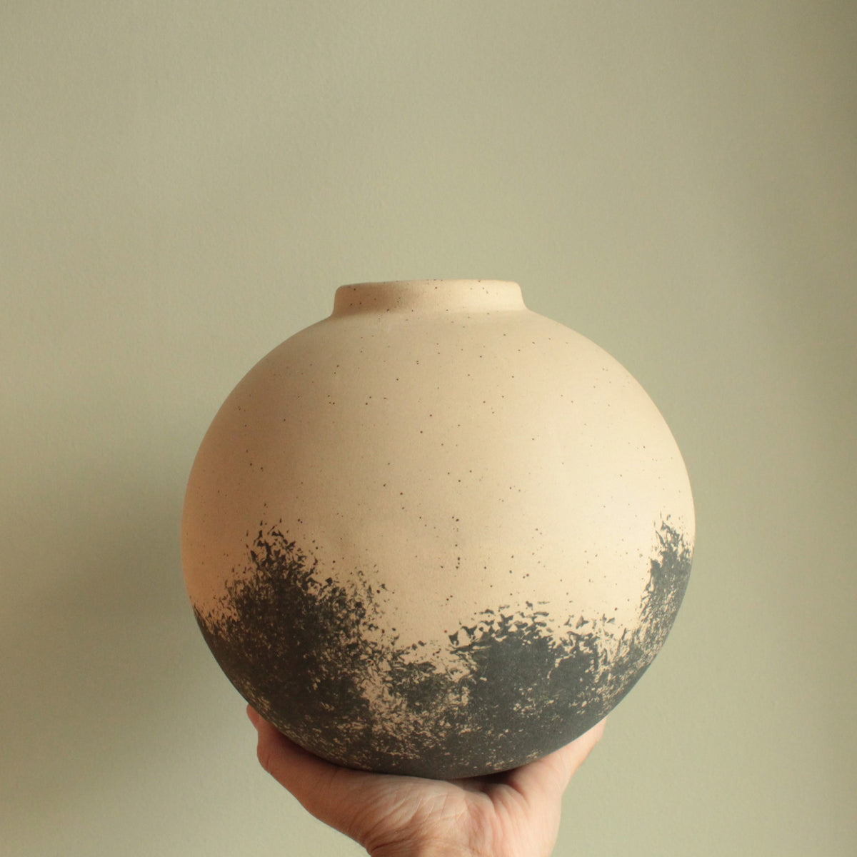 Blue design round vase