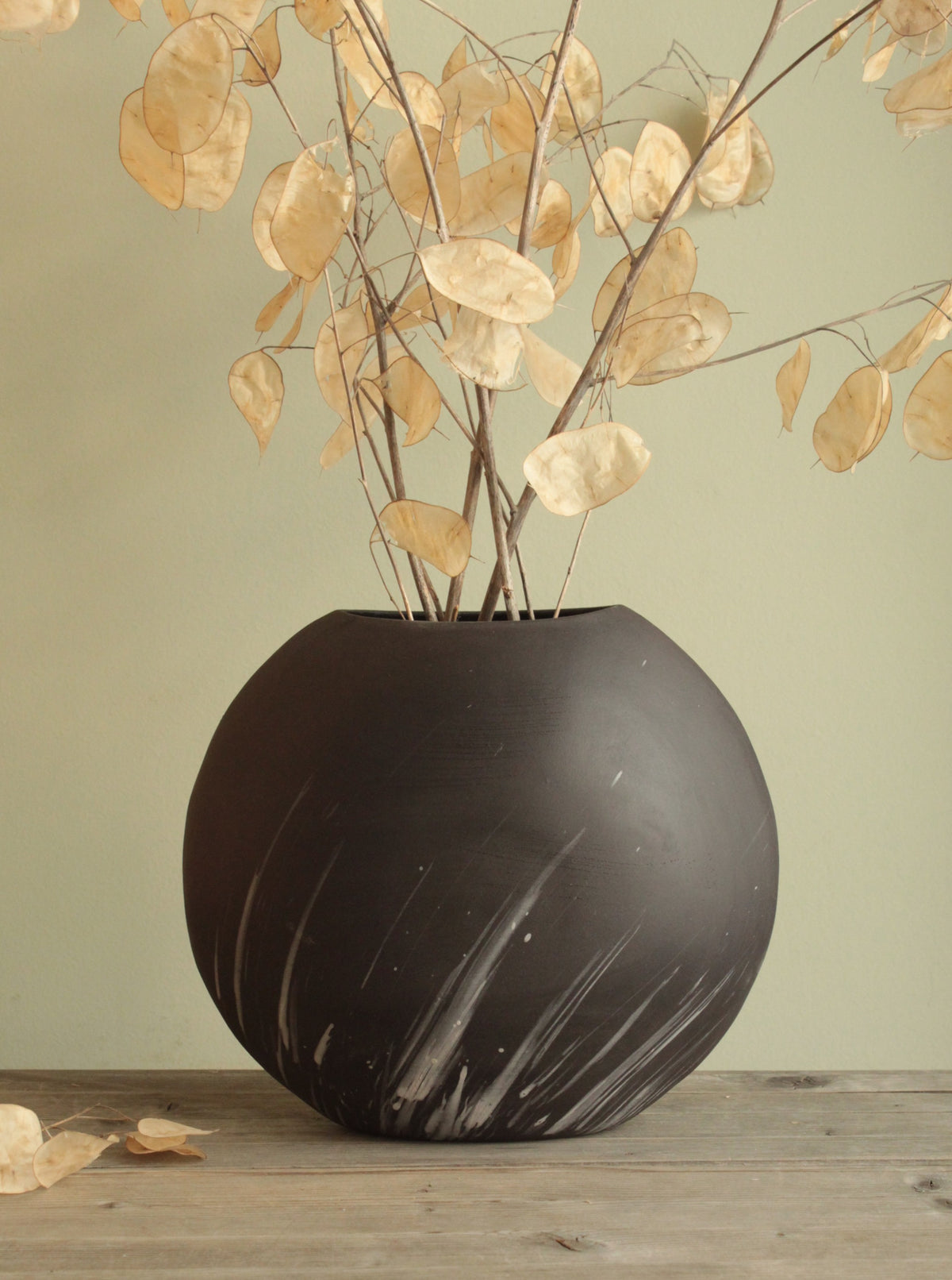 Comet rain vase