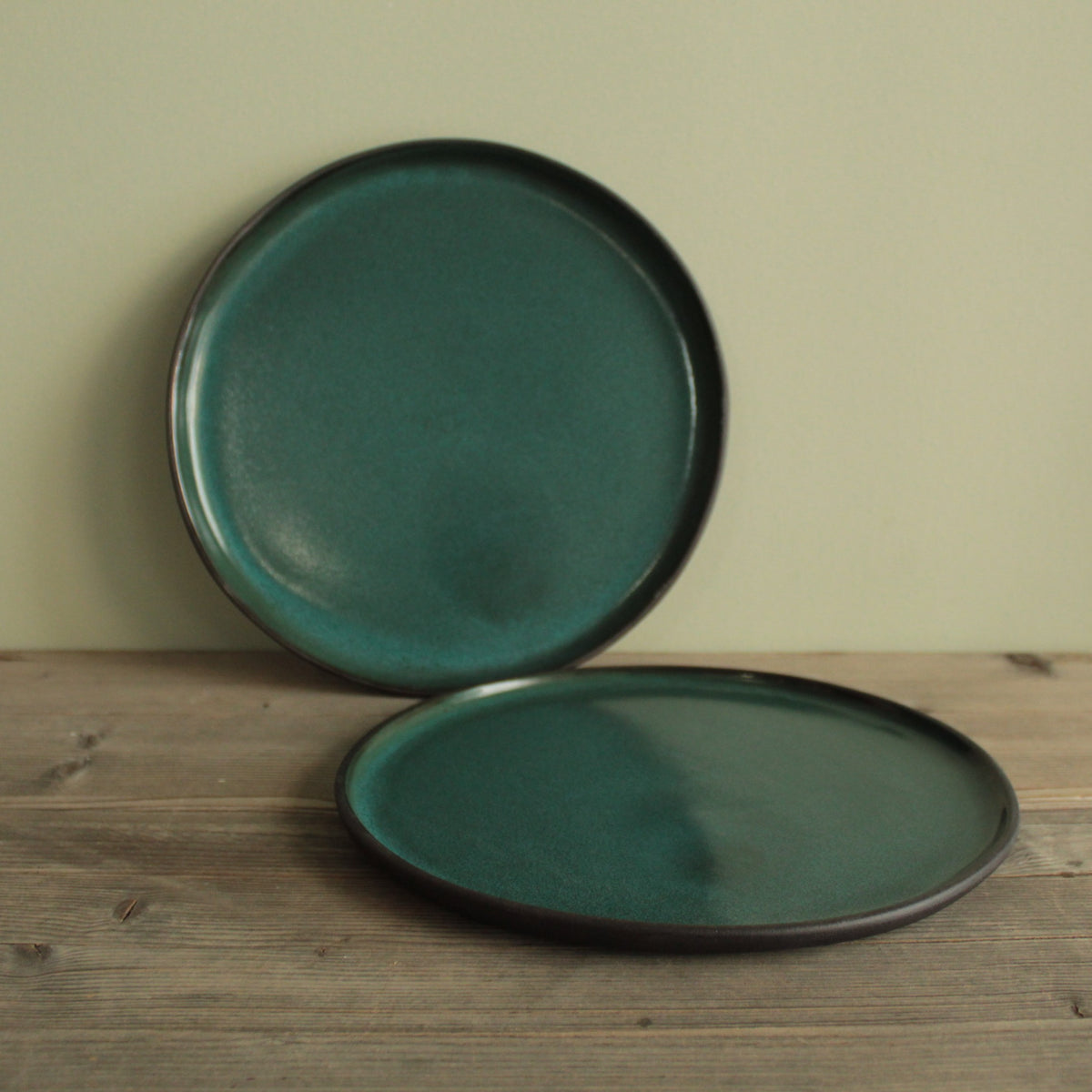 Botanical green dinner plate