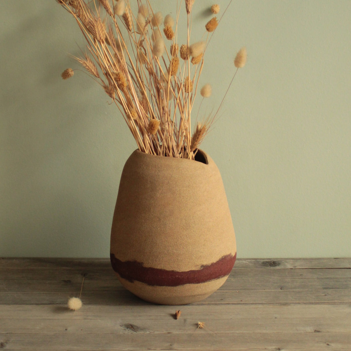 Desert sand vase with red stripe