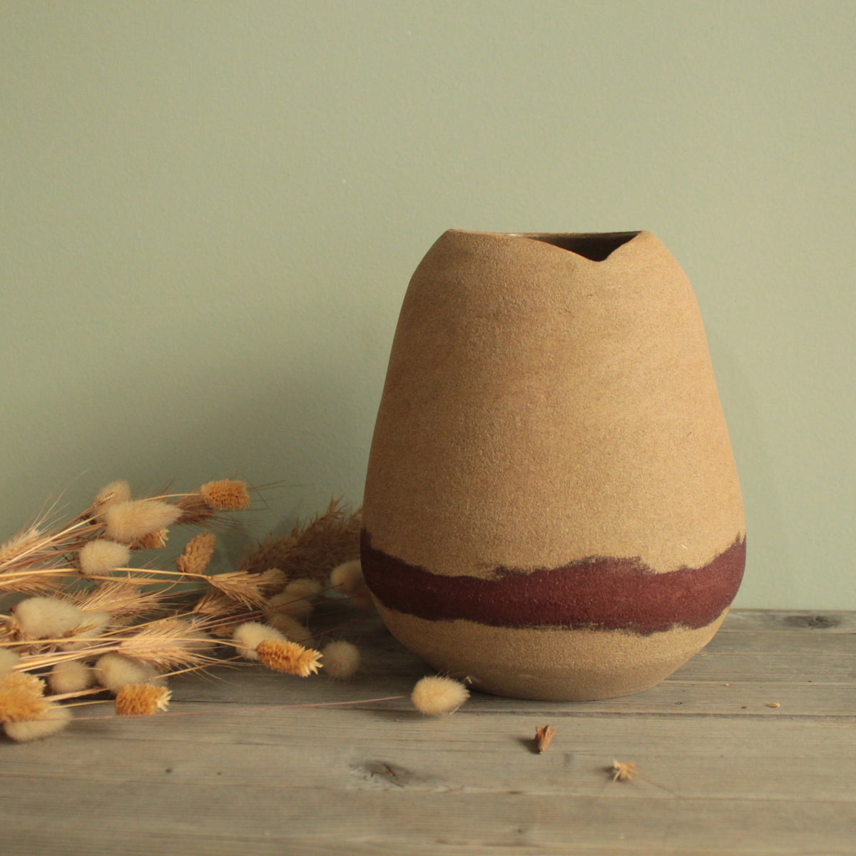 Desert sand vase with red stripe