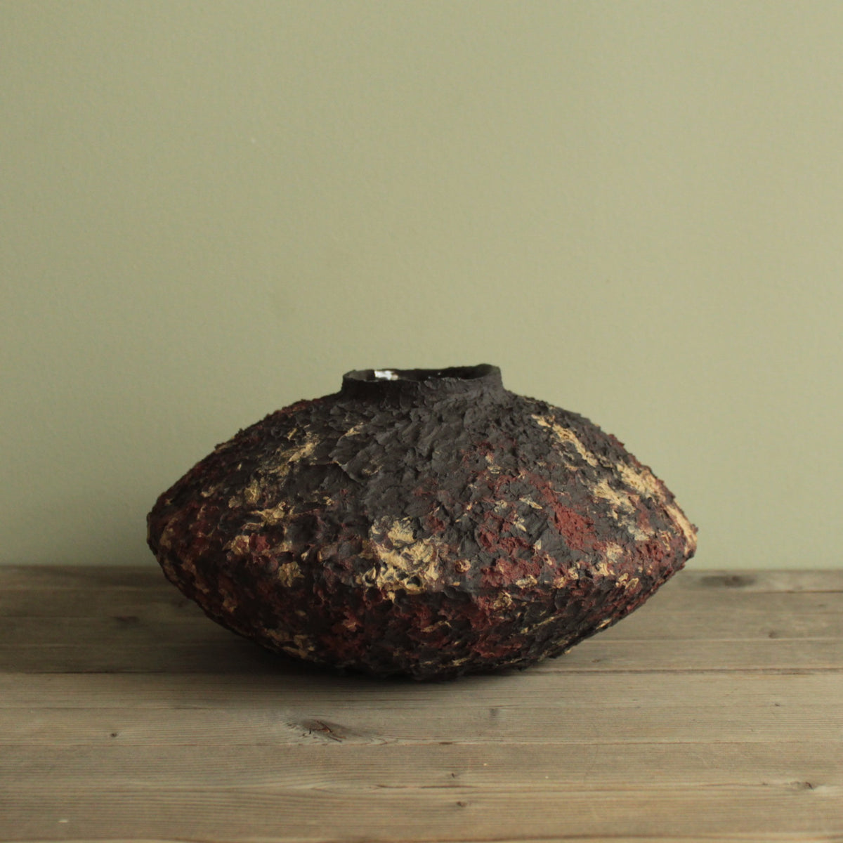 Volcanic echo vase