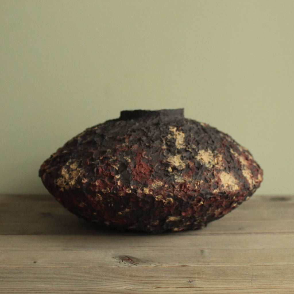 Volcanic echo vase