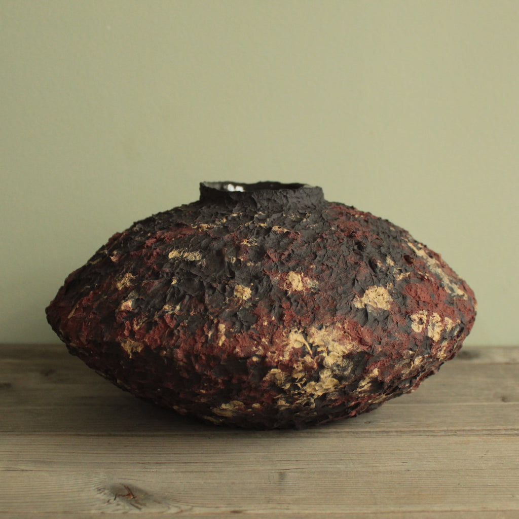 Volcanic echo vase