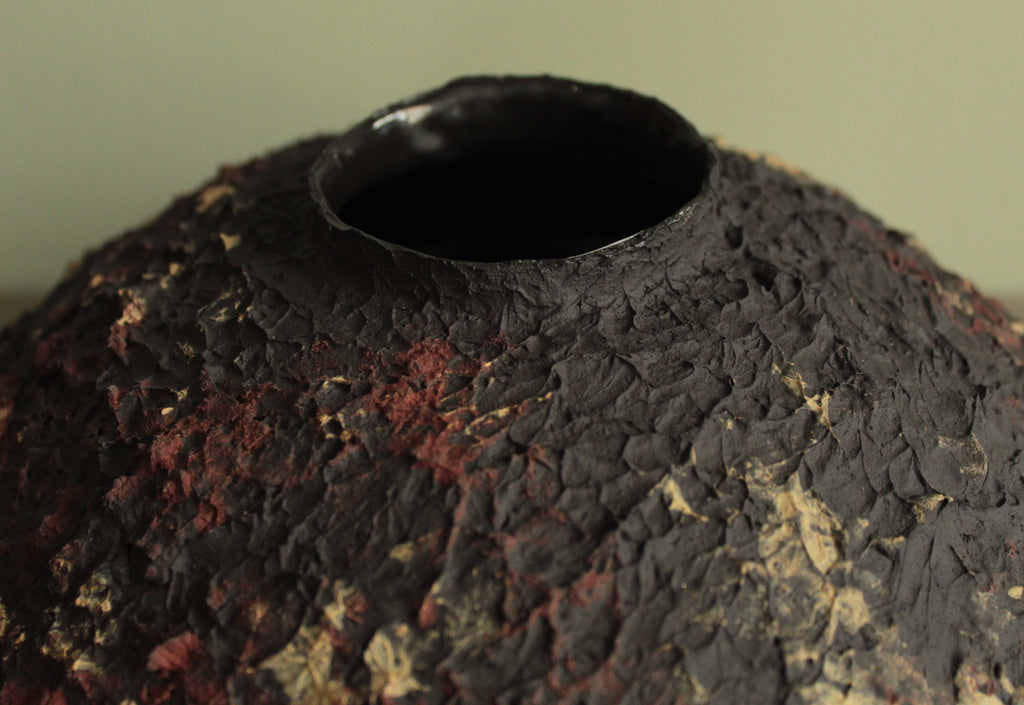 Volcanic echo vase
